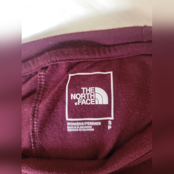 The North Face Women's Burgundy Relaxed Fit Waist Length Active Shirt Size Small - Picture 3 of 10